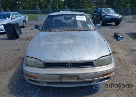 1994 Toyota Camry Dx z USA, uszkodzony, nr VIN 4T1SK11E6RU339852